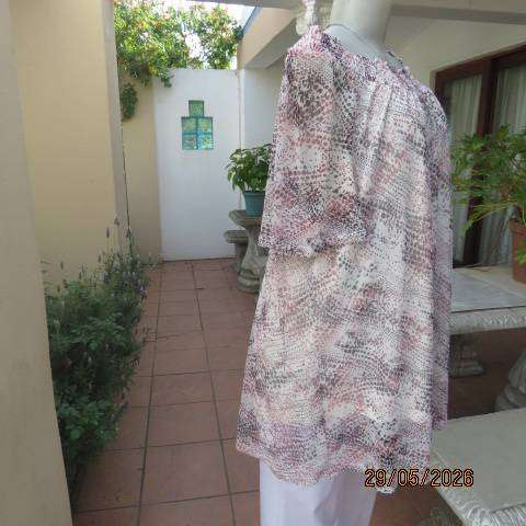 MILADYS two-layer top with wide elasticated neckline and raglan bell short sleeves, size 46-48