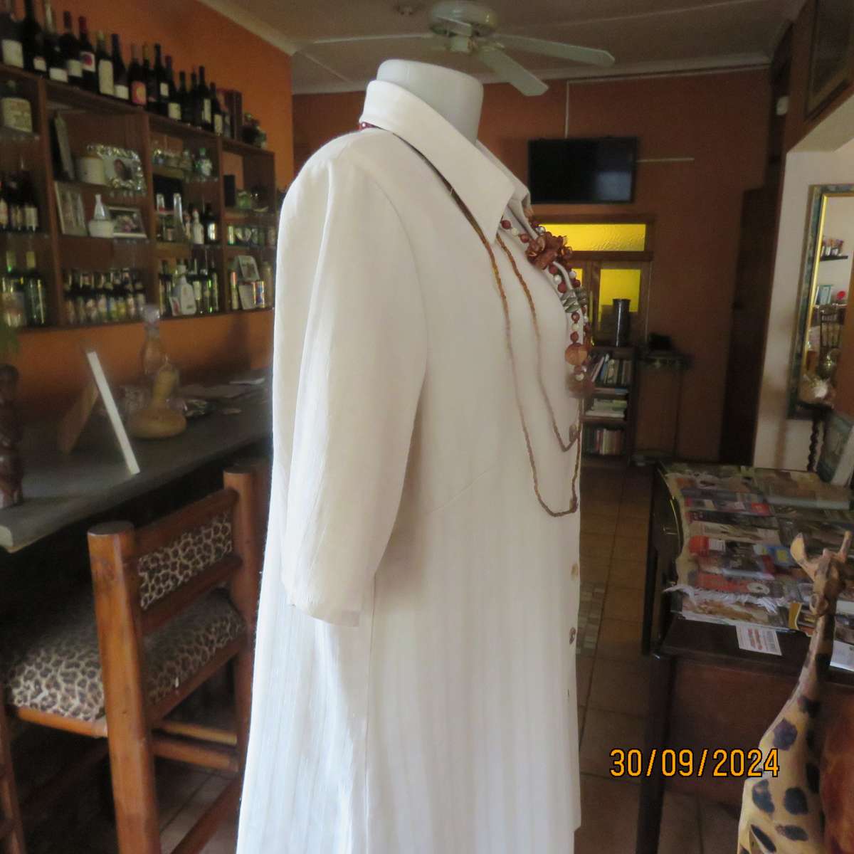 DONNA-CLAIRE high quality extra long short sleeve jacket.In natural colours. Size 42