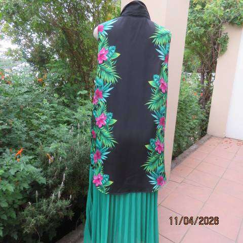 Mozaic sleeveless black silky polyester button-down top with floral print, size 42