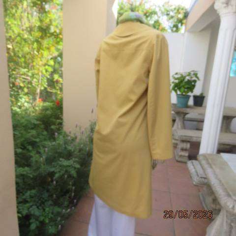RIA tailored trench coat long sleeves fully lined with front pockets calf length size 34