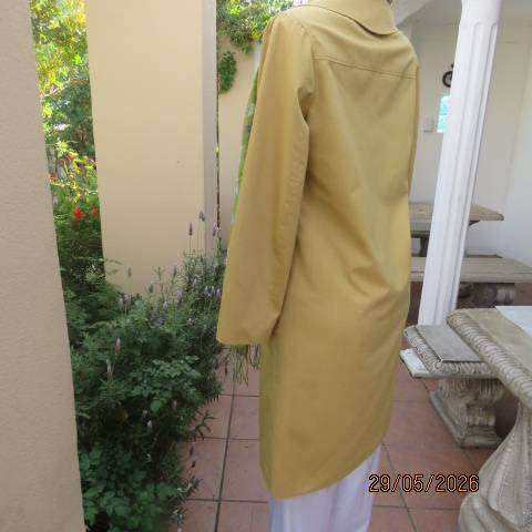 RIA tailored trench coat long sleeves fully lined with front pockets calf length size 34