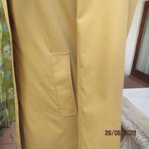 RIA tailored trench coat long sleeves fully lined with front pockets calf length size 34