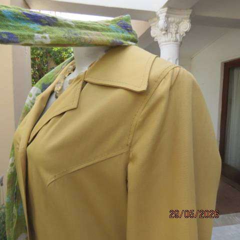 RIA tailored trench coat long sleeves fully lined with front pockets calf length size 34