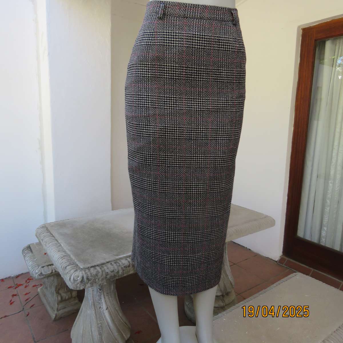 TRUWORTHS tartan check pencil skirt fully lined in woven fabric size 34.