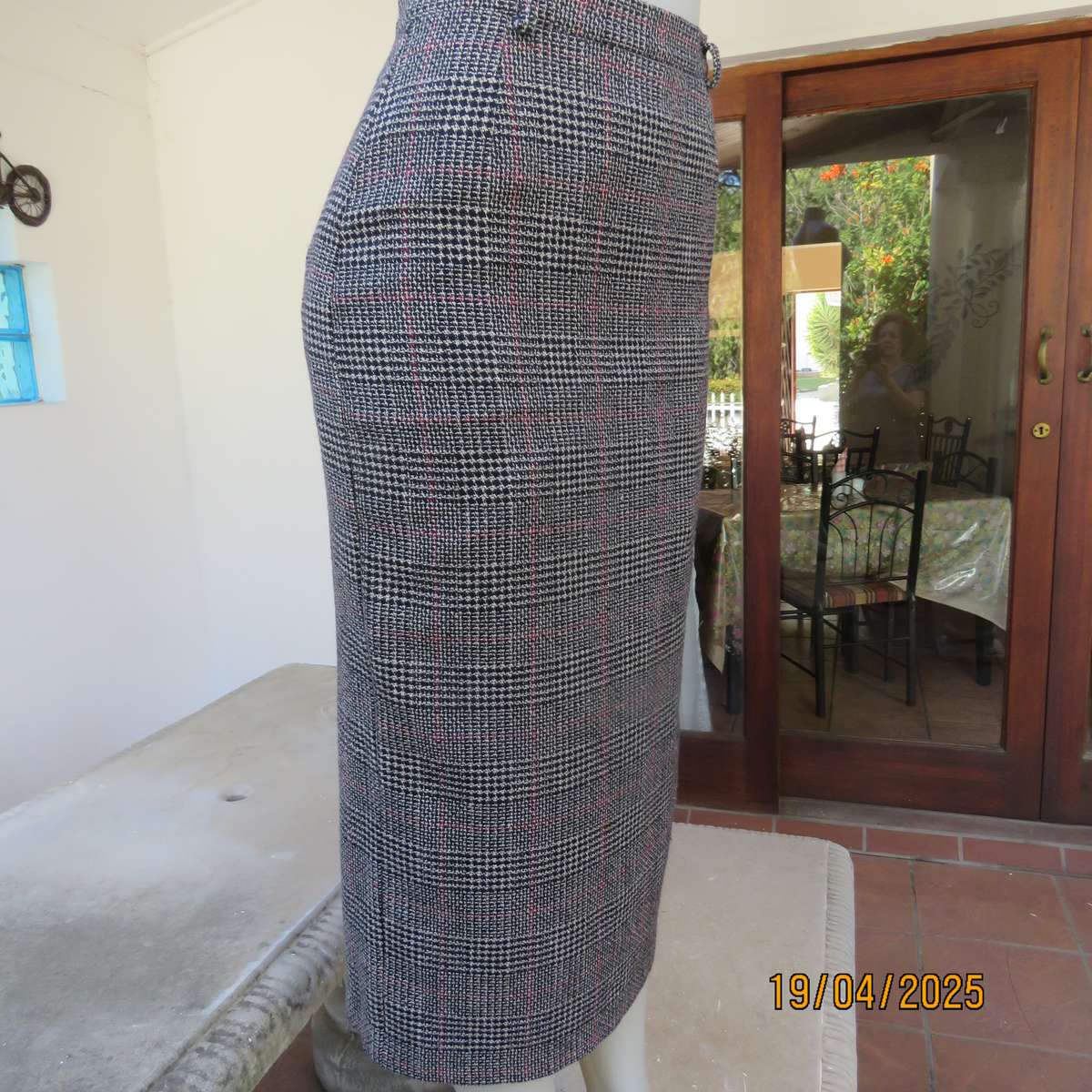 TRUWORTHS tartan check pencil skirt fully lined in woven fabric size 34.