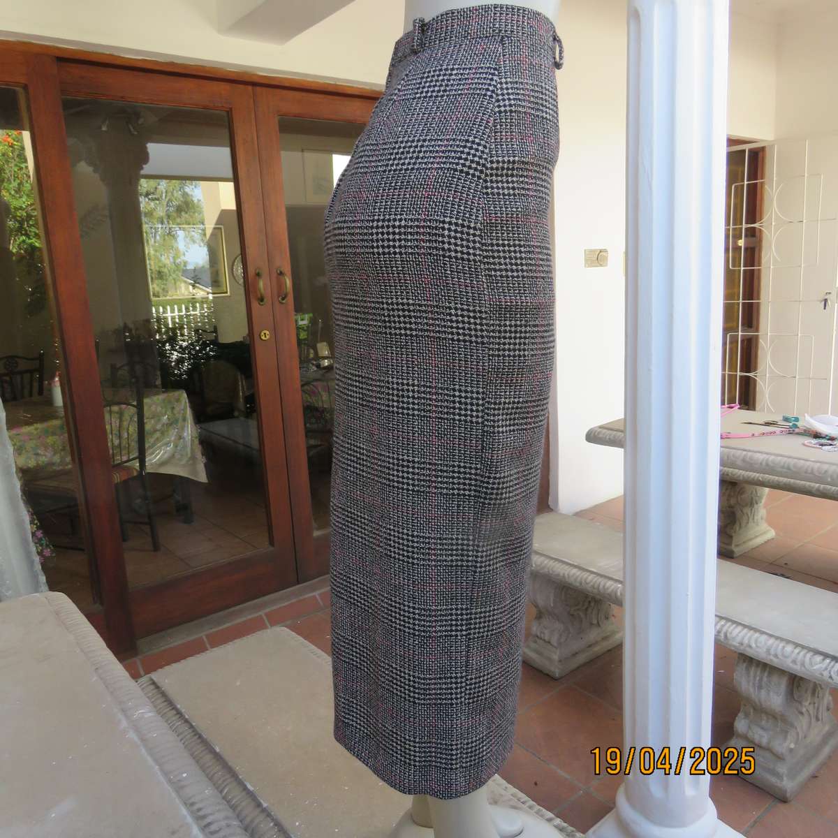 TRUWORTHS tartan check pencil skirt fully lined in woven fabric size 34.