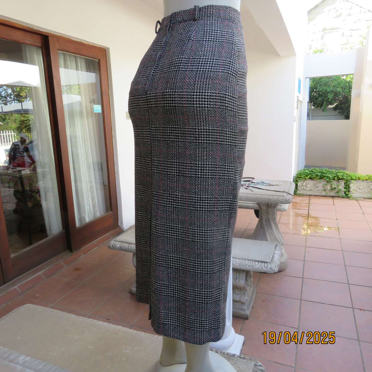 TRUWORTHS tartan check pencil skirt fully lined in woven fabric size 34.