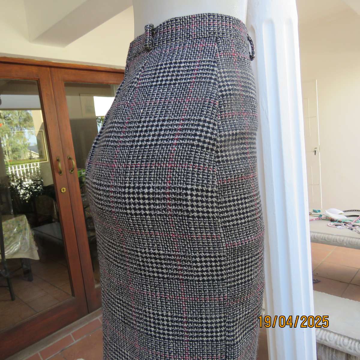 TRUWORTHS tartan check pencil skirt fully lined in woven fabric size 34.