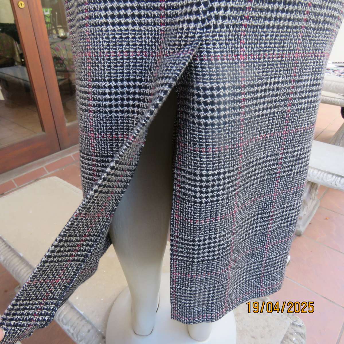 TRUWORTHS tartan check pencil skirt fully lined in woven fabric size 34.