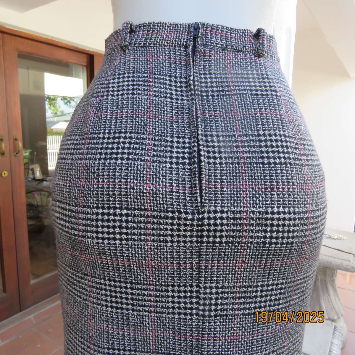 TRUWORTHS tartan check pencil skirt fully lined in woven fabric size 34.