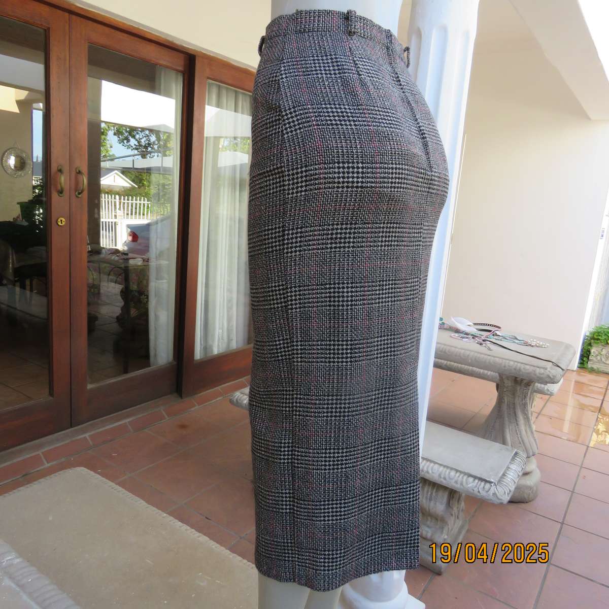 TRUWORTHS tartan check pencil skirt fully lined in woven fabric size 34.