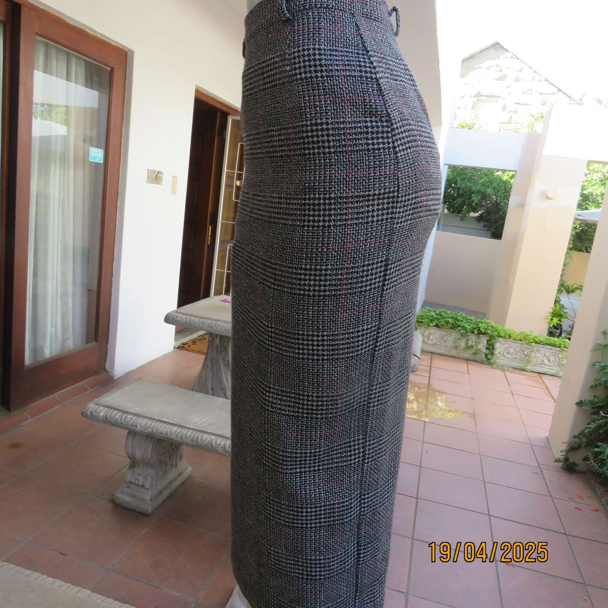 TRUWORTHS tartan check pencil skirt fully lined in woven fabric size 34.