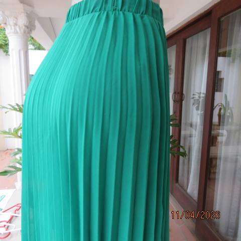 NANDI Legit forest green ankle length pleated polyester skirt with lining, size 32