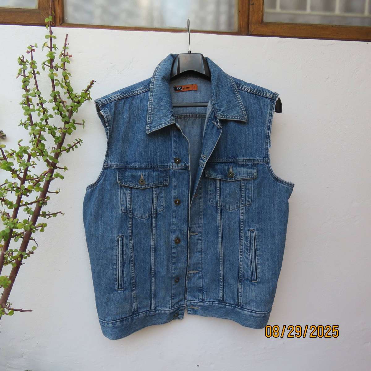 RE Jeans blue denim men's sleeveless jacket in pure cotton. Size Large.