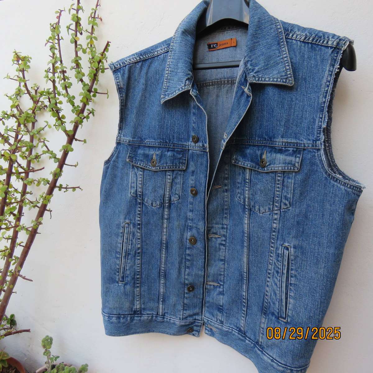 RE Jeans blue denim men's sleeveless jacket in pure cotton. Size Large.