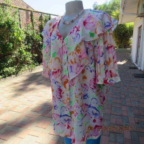 FOSHINI feminine colourful white-red-blue-orange-green polyester top. Pleated short sleeves. Size 42