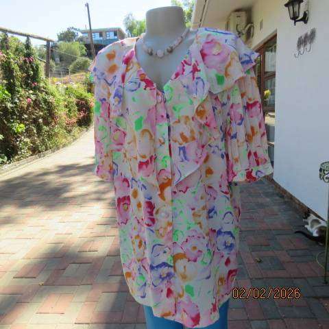 FOSHINI feminine colourful white-red-blue-orange-green polyester top. Pleated short sleeves. Size 42