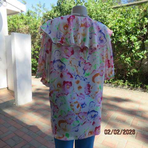 FOSHINI feminine colourful white-red-blue-orange-green polyester top. Pleated short sleeves. Size 42