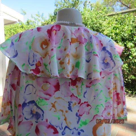 FOSHINI feminine colourful white-red-blue-orange-green polyester top. Pleated short sleeves. Size 42