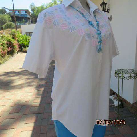 ST MARK'S white 100% cotton short sleeve shirt with square appliques - embroidery on front. Size 40