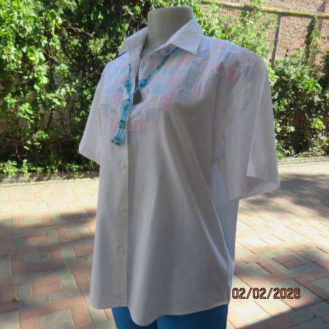 ST MARK'S white 100% cotton short sleeve shirt with square appliques - embroidery on front. Size 40