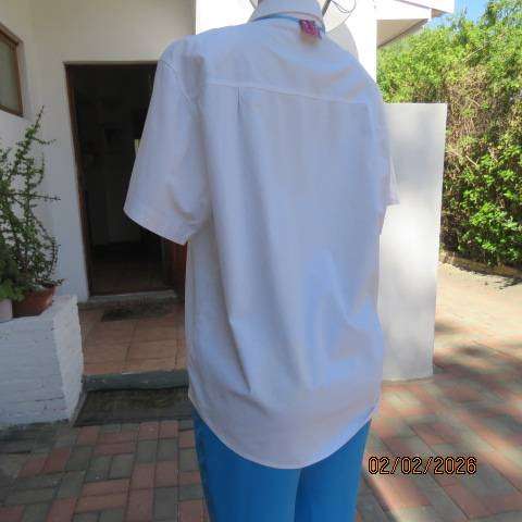 ST MARK'S white 100% cotton short sleeve shirt with square appliques - embroidery on front. Size 40