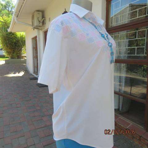 ST MARK'S white 100% cotton short sleeve shirt with square appliques - embroidery on front. Size 40