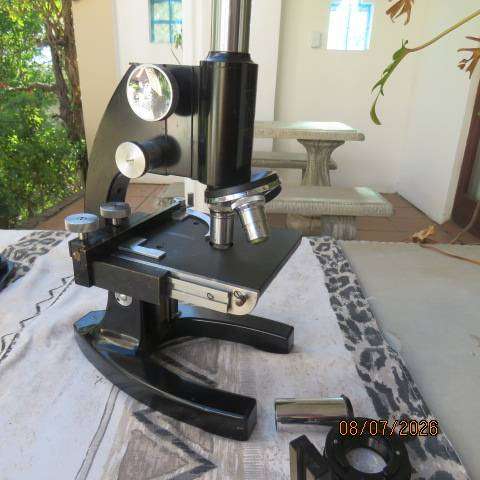Vintage Bausch & Lomb monocular microscope model DD887 with extra eye pieces from USA
