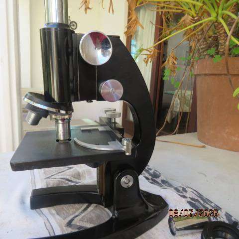 Vintage Bausch & Lomb monocular microscope model DD887 with extra eye pieces from USA