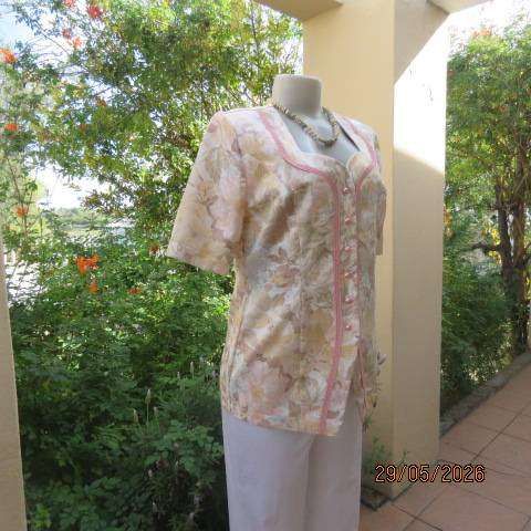 RIVIERA brocade button-down tailored top in soft peach and beige print. size 36