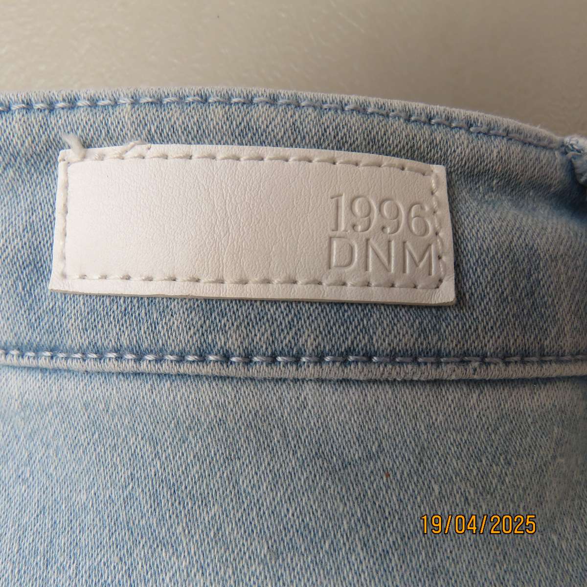 1996DNM light blue skinny stretch jean jeggings size 34. Back pockets.