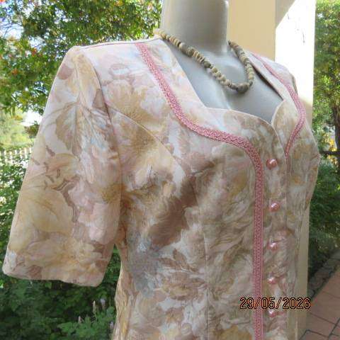 RIVIERA brocade button-down tailored top in soft peach and beige print. size 36