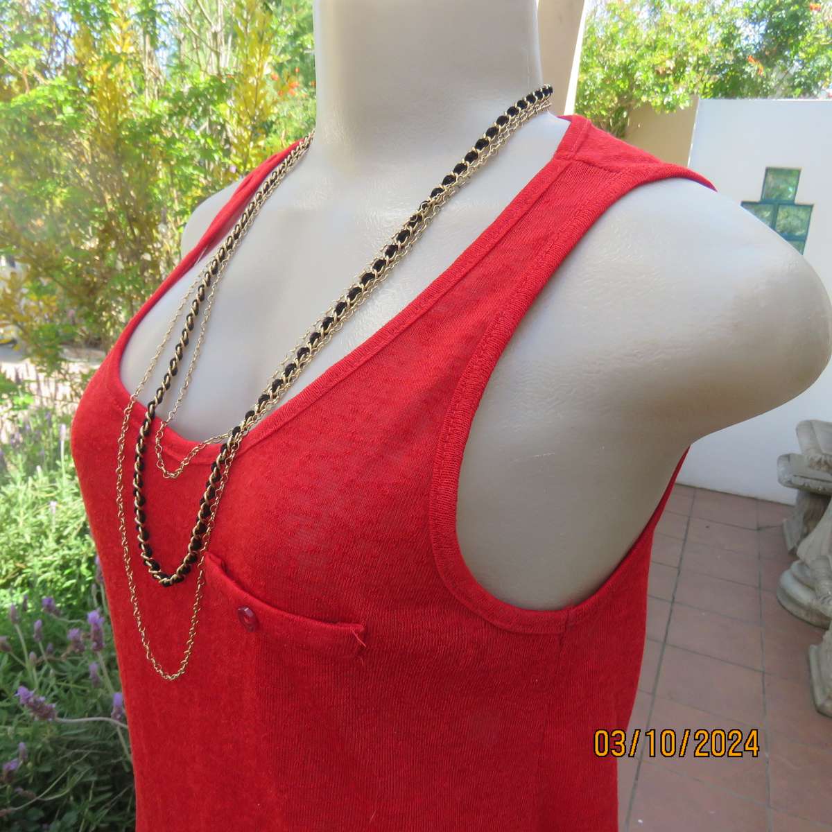 Chic bright red sleeveless top by LEGIT. Size 32. In textured stretch polyester. Longer at back.
