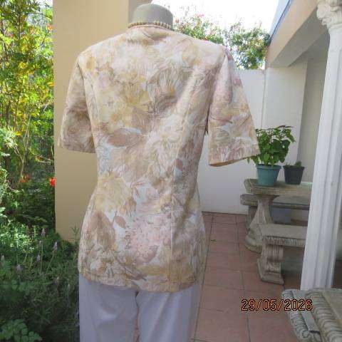 RIVIERA brocade button-down tailored top in soft peach and beige print. size 36