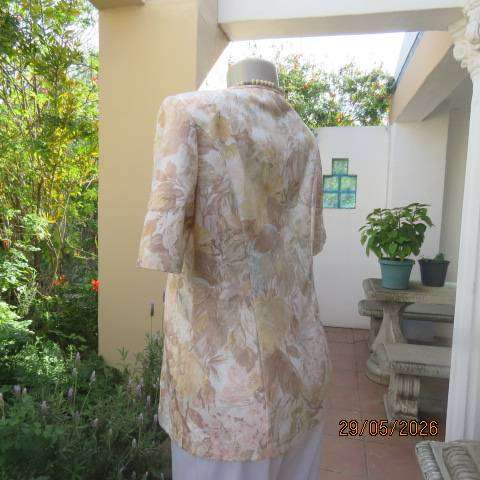 RIVIERA brocade button-down tailored top in soft peach and beige print. size 36
