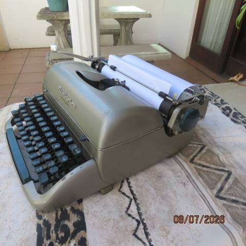 REMINGTON quiet-riter portable typewriter 1950s grey only need ribbon