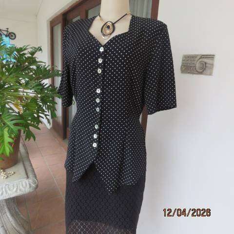 WILD OATS black and white polka dot tailored top with V neck and button front, size 36