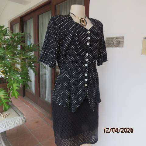 WILD OATS black and white polka dot tailored top with V neck and button front, size 36