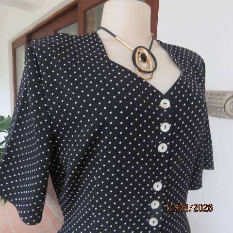 WILD OATS black and white polka dot tailored top with V neck and button front, size 36