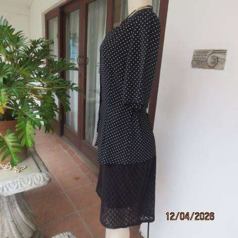 WILD OATS black and white polka dot tailored top with V neck and button front, size 36