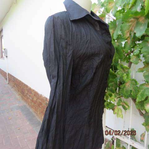 IN Clothing black crinkled silky polyester tailored long sleeve top in size 36.
