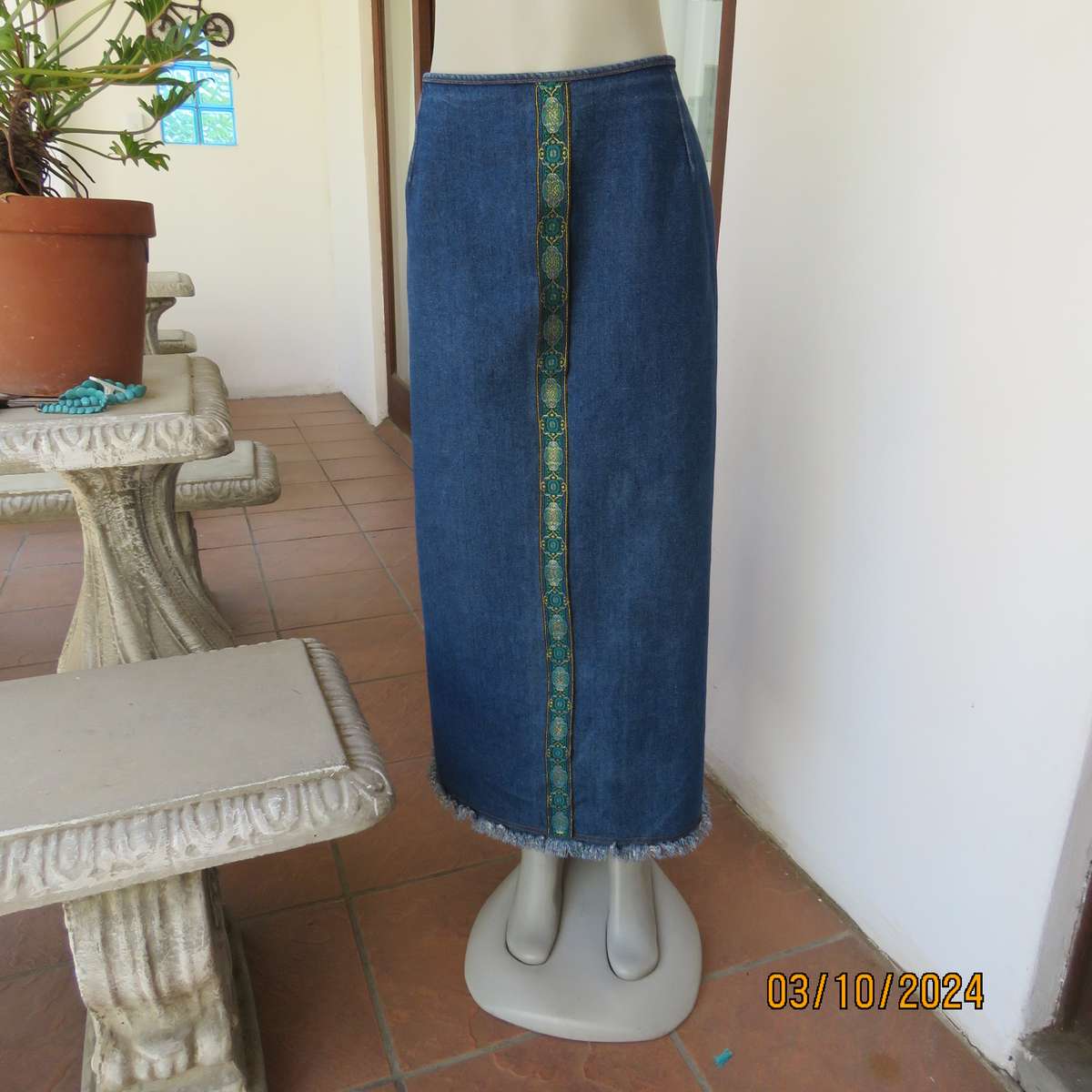 Blue 100% heavy cotton denim jean skirt size 44. Front decoration. Zip at back. Size 44. Good cond.