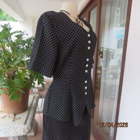 WILD OATS black and white polka dot tailored top with V neck and button front, size 36