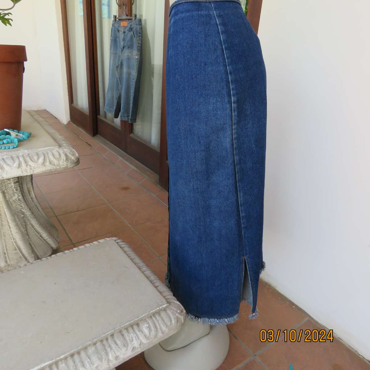 Blue 100% heavy cotton denim jean skirt size 44. Front decoration. Zip at back. Size 44. Good cond.