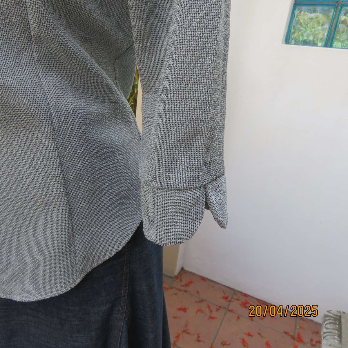 AREZZO tailored metallic grey button down textured polyester top. Size 36