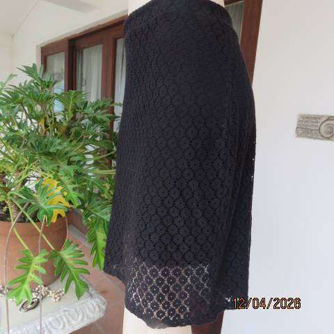 Designer Exchange black polycotton lace pencil skirt with lining, size 42-44