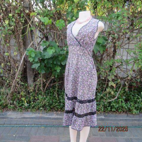 JESSICA cool fine cotton black-green-pink tiered dress with fold over bust. Size 34
