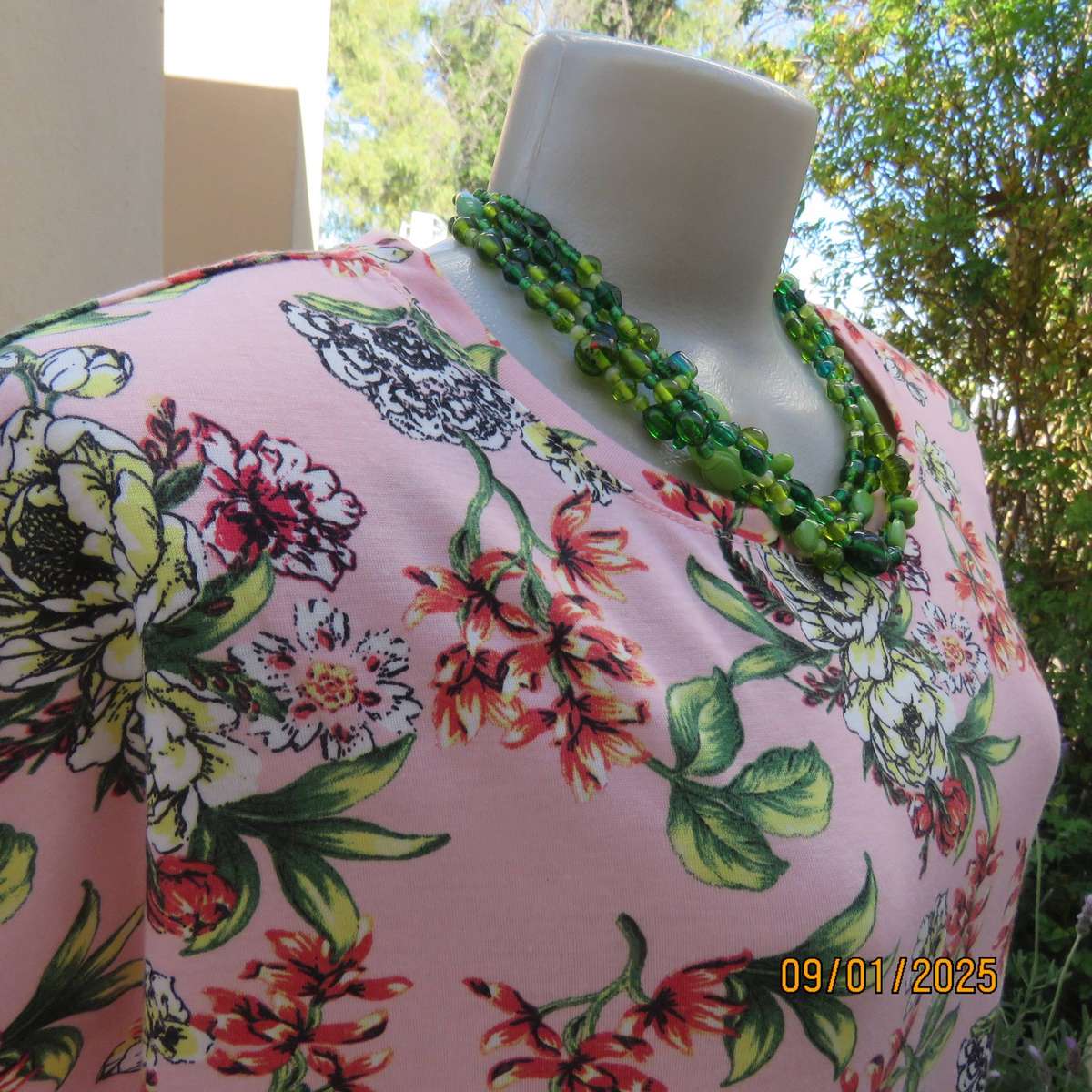 Light peach with crimson-yellow-green floral print slip over top. Tiny cut-on sleeves. Size 42