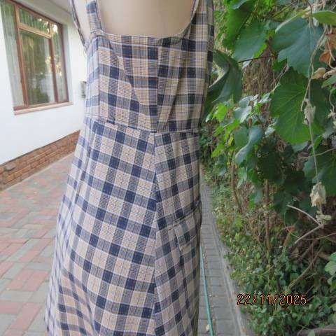 Navy white and mustard check dress-pinafore in cotton. Adjustable straps. Size 34
