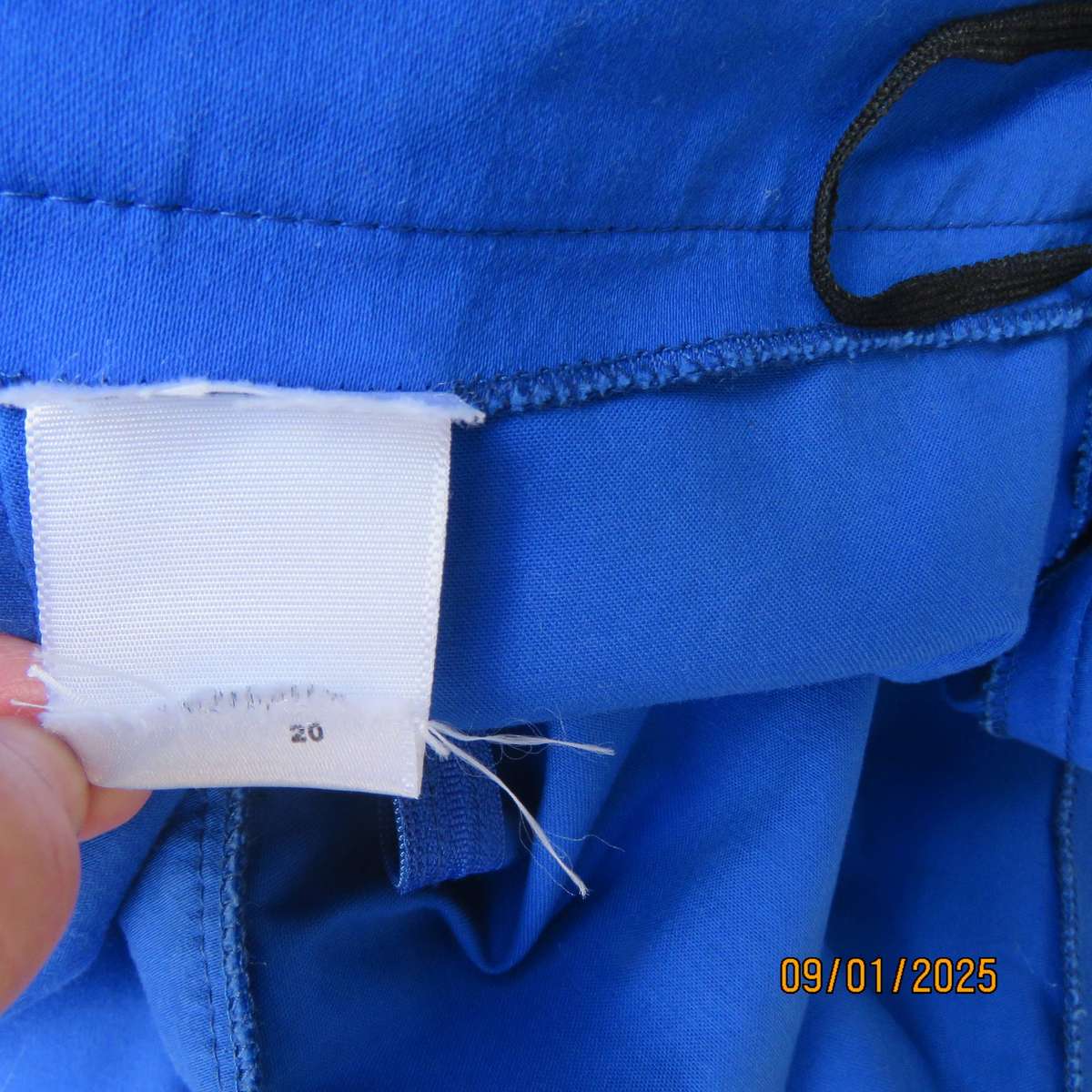 Cobalt blue pencil calf length skirt in stretch polycotton. Back zip. Size 44